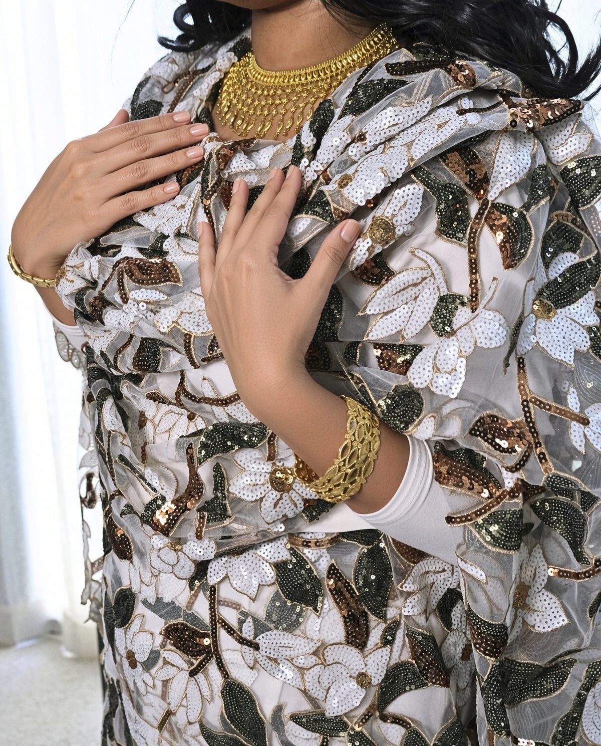 Ward Toub - White Sudanese toub close-up of floral and leaf sequin details